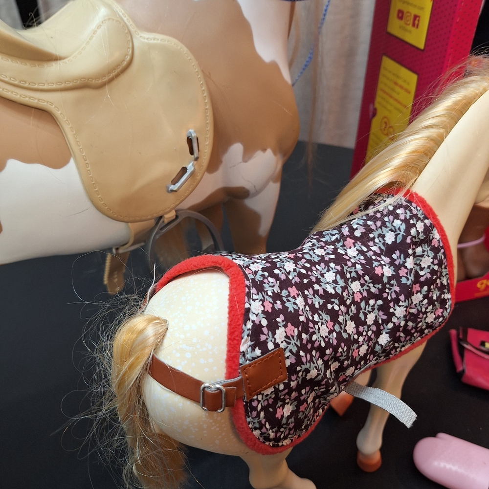Presley Doll with 2 Horse Set - Picture 5 of 5